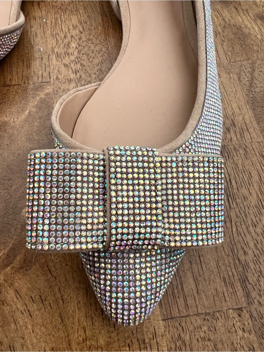 INC‎ International Concepts Iridescent Crystal Bow Pointed Flats